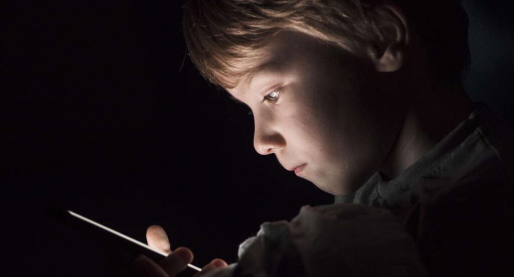 Parenting in the Smartphone Era: Effects on Child Development