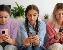 why-am-i-getting-addicted-to-social-media