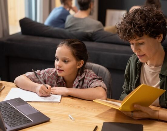 7-practical-ways-technology-is-supporting-students-learning-at-home