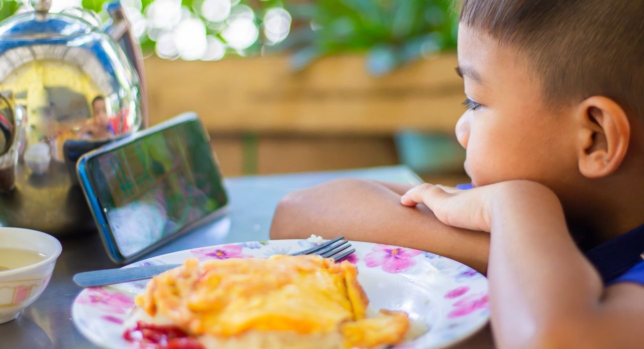 how-cartoons-can-shape-kids-long-term-eating-habits