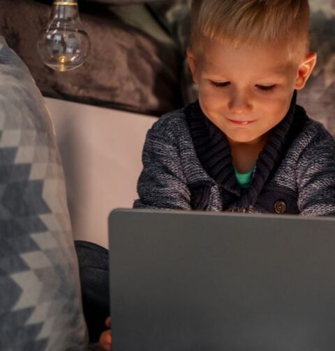 is-screen-time-stealing-our-childrens-words