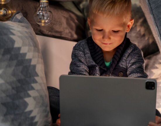 is-screen-time-stealing-our-childrens-words