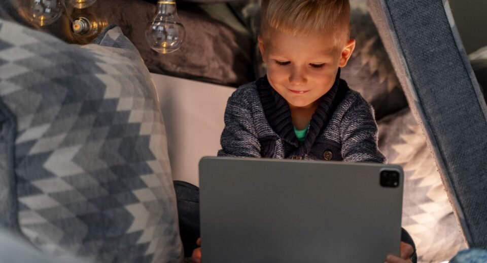 is-screen-time-stealing-our-childrens-words