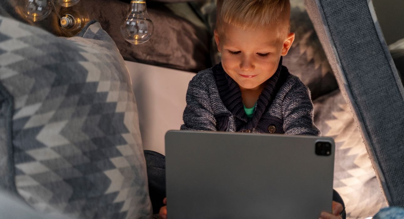 is-screen-time-stealing-our-childrens-words