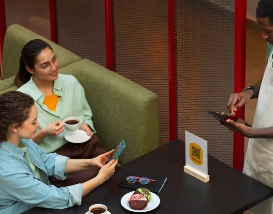 designing-ergonomic-restaurant-chairs-that-promote-posture-and-reduce-guest-stress-levels