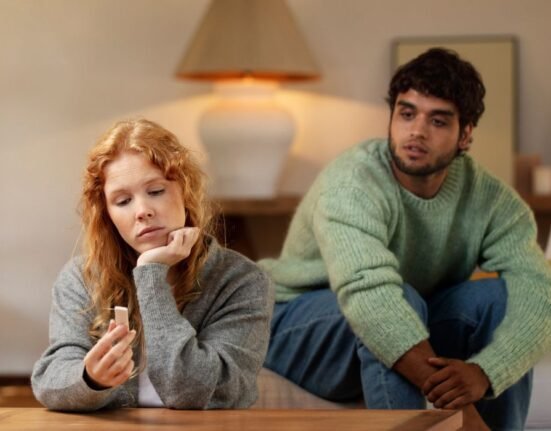 mental-load-in-relationships-what-it-is-and-why-its-often-invisible