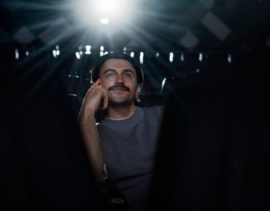 the-spotlight-effect-why-you-think-everyone-notices-your-every-move