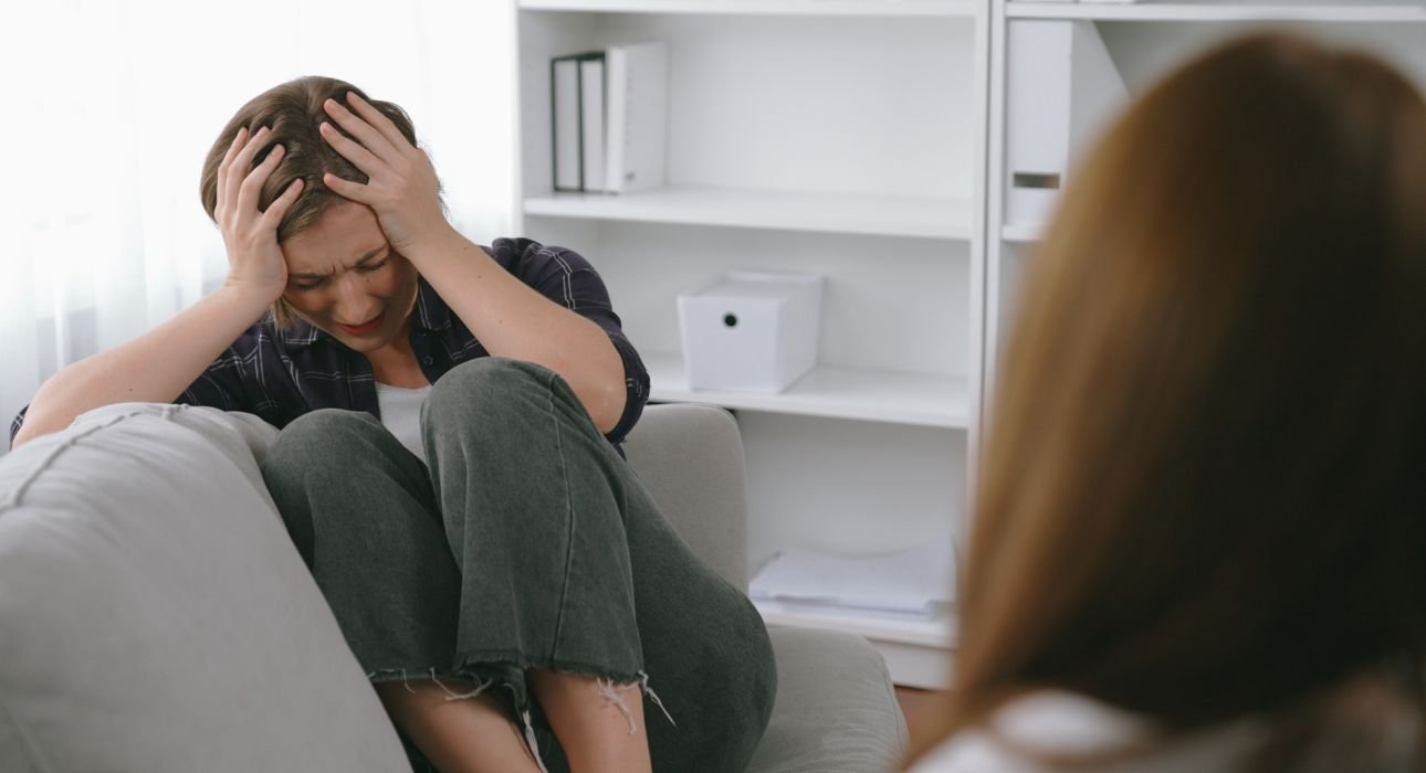 dissociative-disorders-trapped-in-your-minds-emergency-shelter