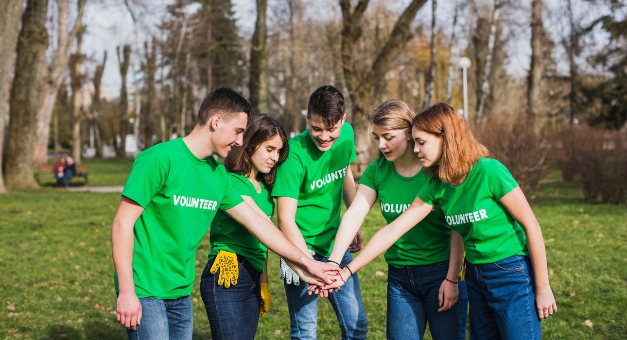 how-volunteering-builds-essential-workplace-skills-communication-leadership-emotional-intelligence