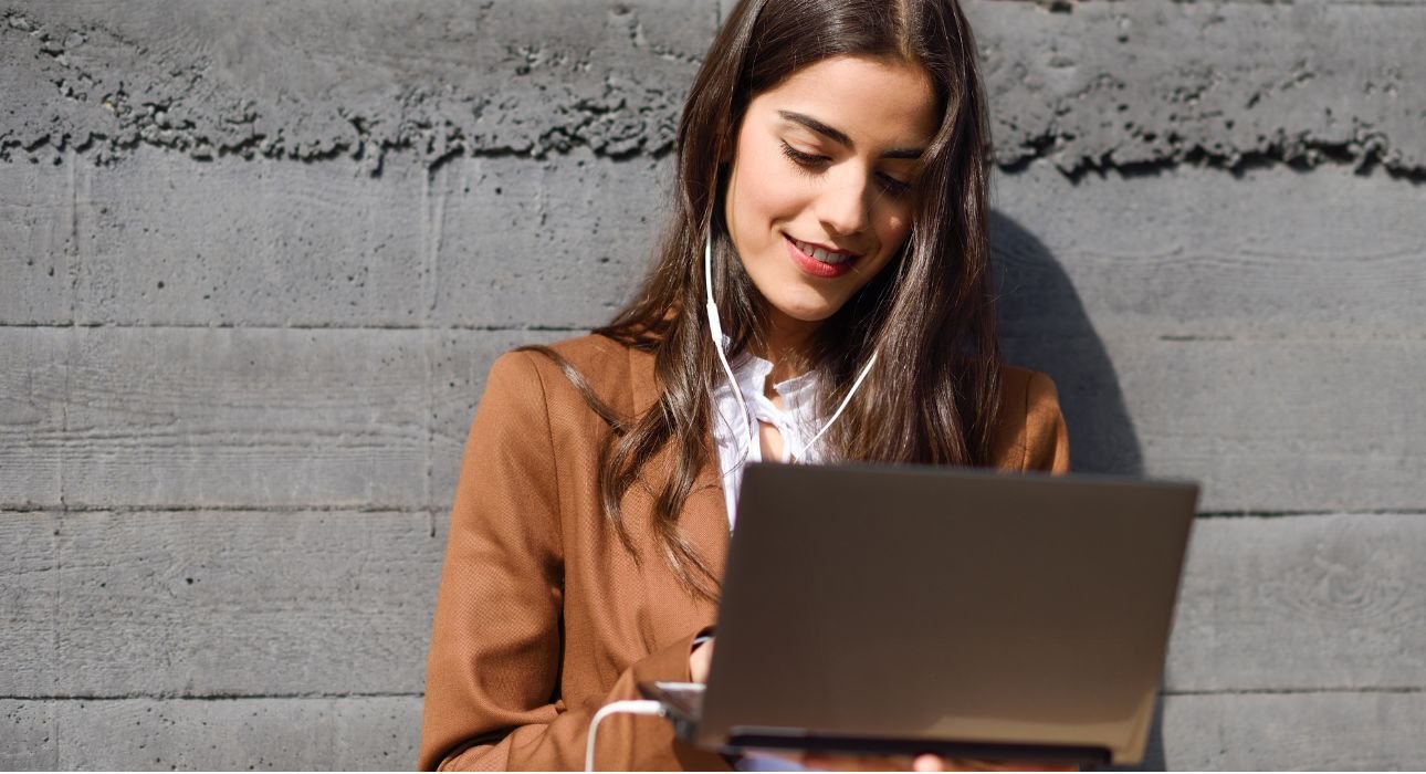 oversharing-in-the-digital-age-emotional-dumping-vs-authentic-connection