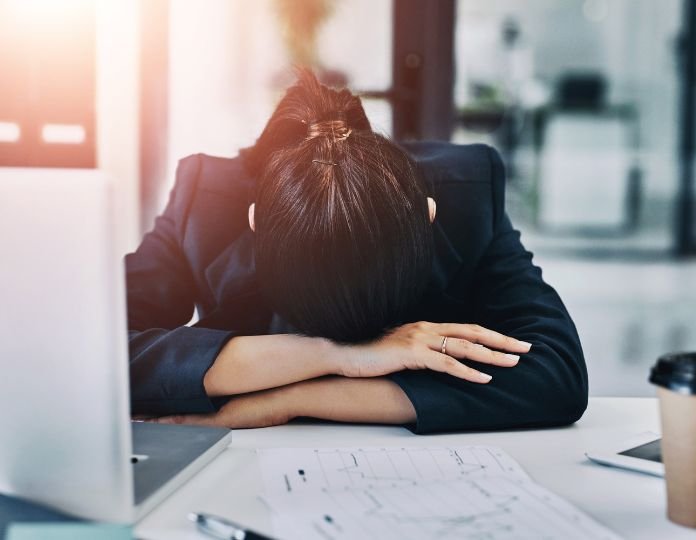 the-psychology-of-overstimulation-how-cognitive-overload-leads-to-emotional-under