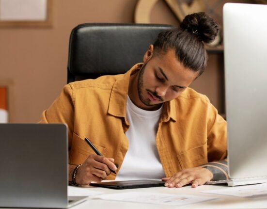 how-early-work-experience-shapes-long-term-career-satisfaction