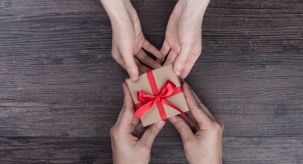 the-psychology-behind-surprise-gifts
