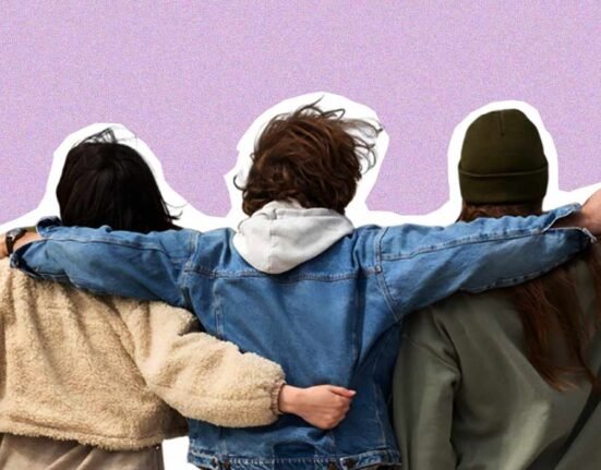 why-making-friends-gets-harder-with-age-a-psychological-perspective