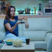 why-we-feel-close-to-people-well-never-meet-parasocial-relationships-explained