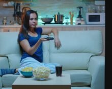 why-we-feel-close-to-people-well-never-meet-parasocial-relationships-explained