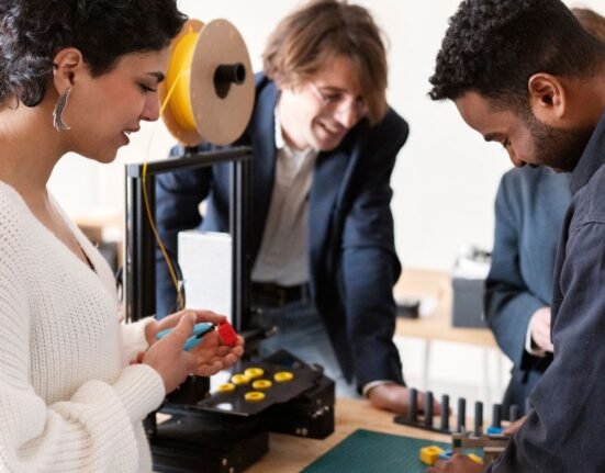 the-psychology-of-precision-and-how-scientists-think-differently-in-the-age-of-automation