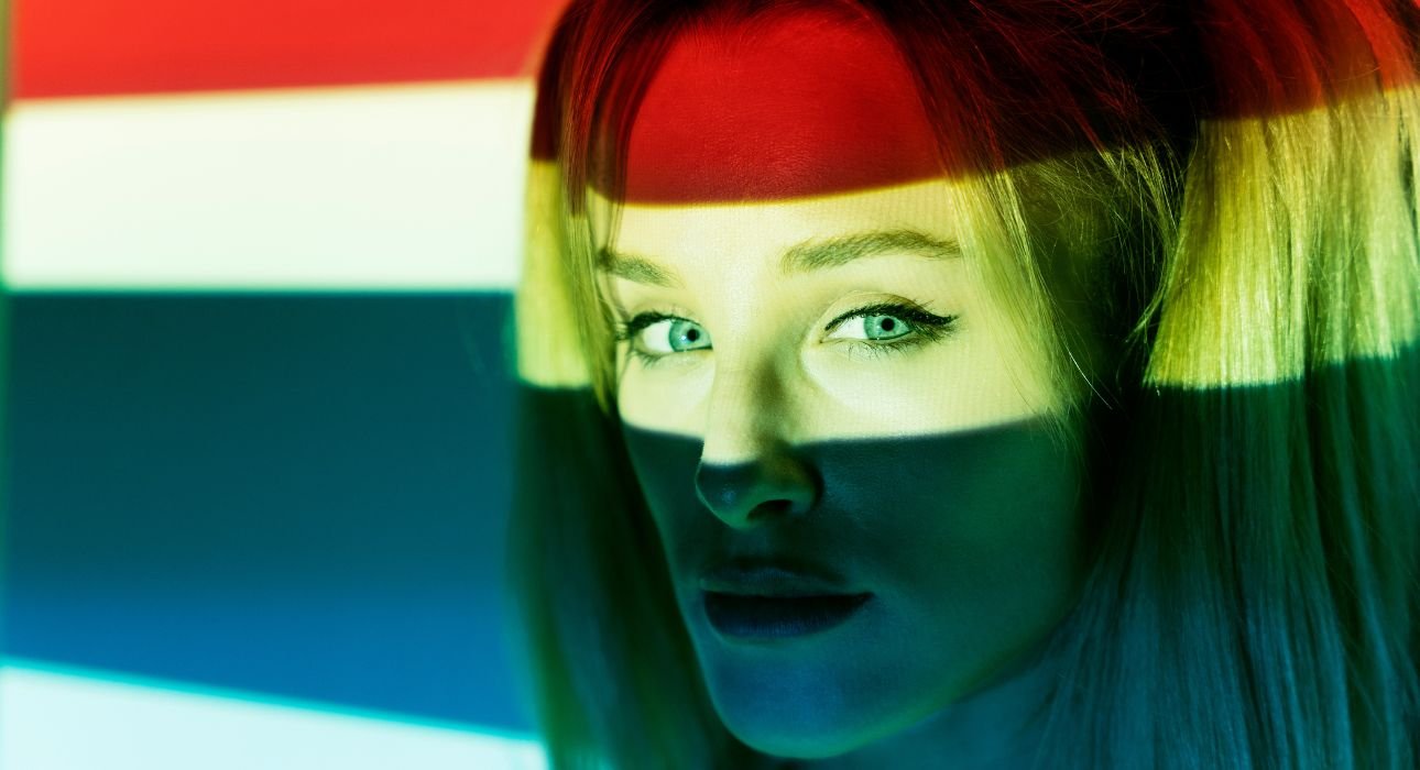 chromatic-whispers-how-soft-gradients-speak-louder-than-bold-colors