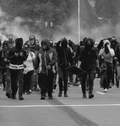 mob-theory-the-psychology-behind-the-behaviour-of-a-huge-crowd