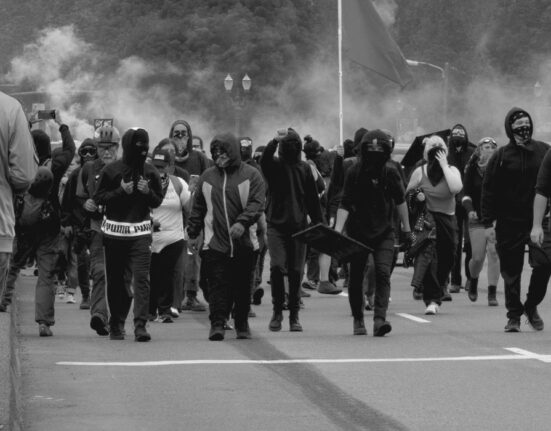 mob-theory-the-psychology-behind-the-behaviour-of-a-huge-crowd