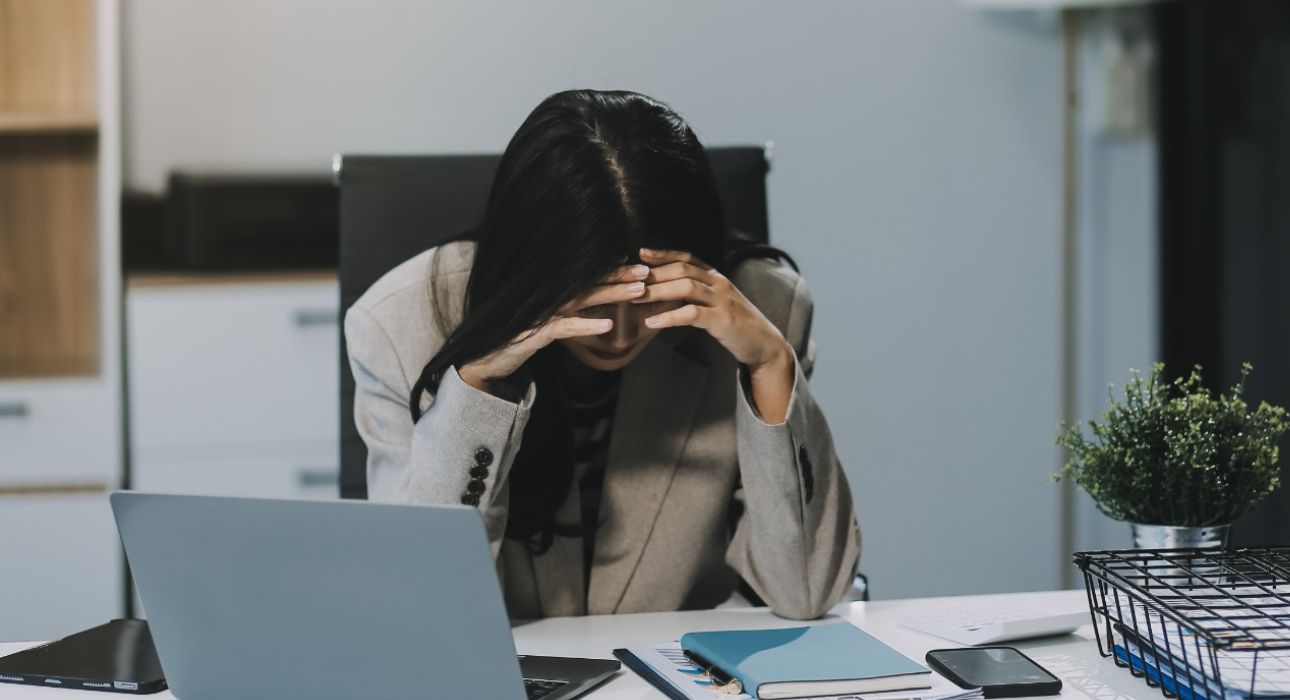 moral-fatigue-in-the-workplace-the-emotional-cost-of-compromising-ethics