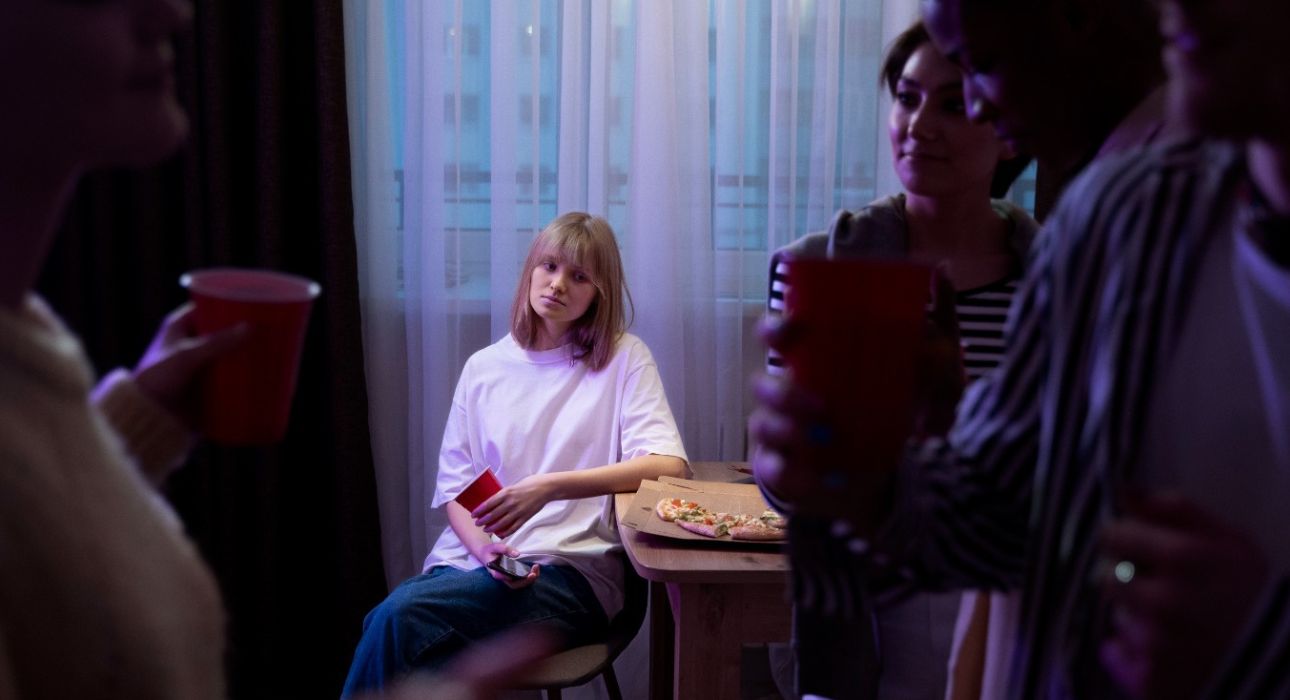 surrounded-yet-lonely-the-hidden-cost-of-being-friends-with-everyone