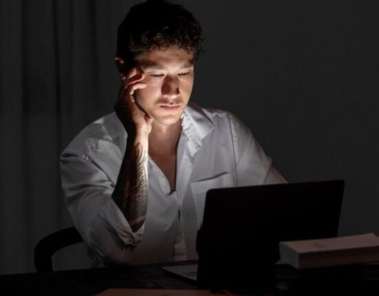 the-dark-psychology-behind-how-online-predators-target-the-most-vulnerable