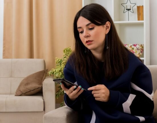 the-psychology-behind-feeling-safe-with-our-phone