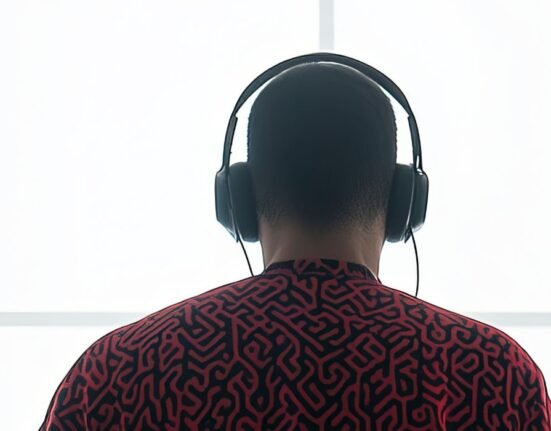 the-psychology-of-influence-how-podcasts-can-misguide-listeners