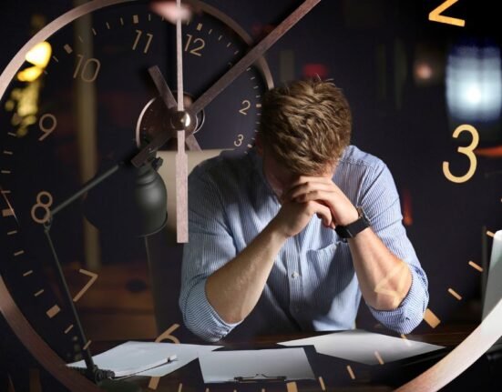 the-psychology-of-the-countdown-mindset-how-constant-time-monitoring-impacts-your-mind