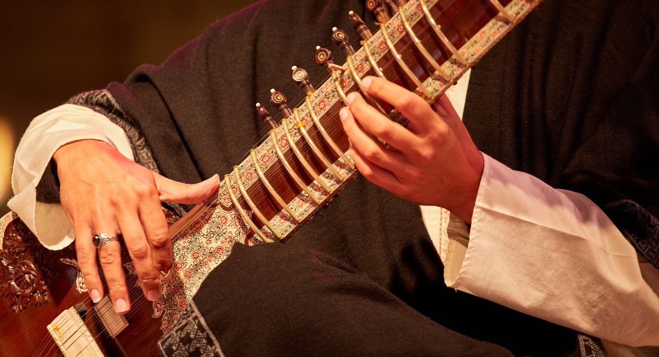 why-music-gives-you-goosebumps-the-science-emotion-and-tradition-behind-frisson