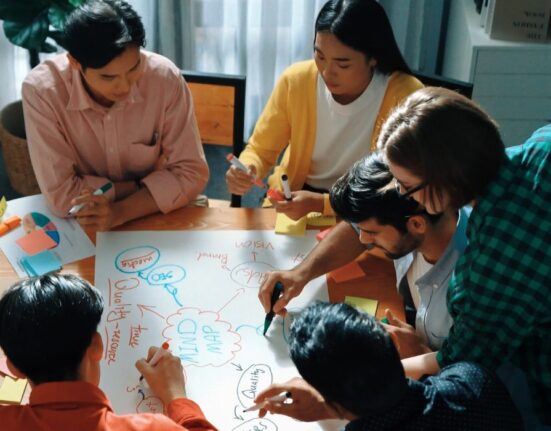 why-teamwork-works-the-neuroscience-behind-human-collaboration