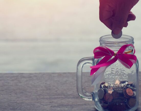 the-science-of-paying-it-forward-why-kindness-spreads