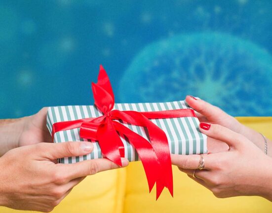 psychological-and-neuroscientific-insights-into-gift-giving-behaviour