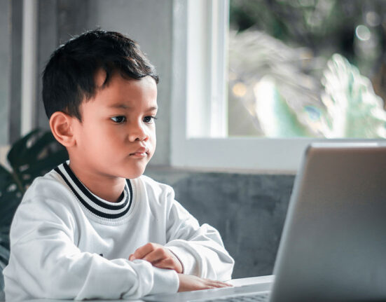 is-screen-time-delaying-your-childs-language-development-research-insights