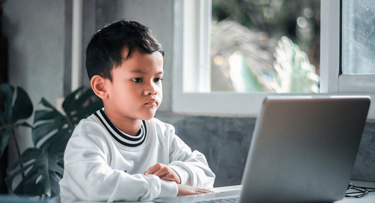 is-screen-time-delaying-your-childs-language-development-research-insights