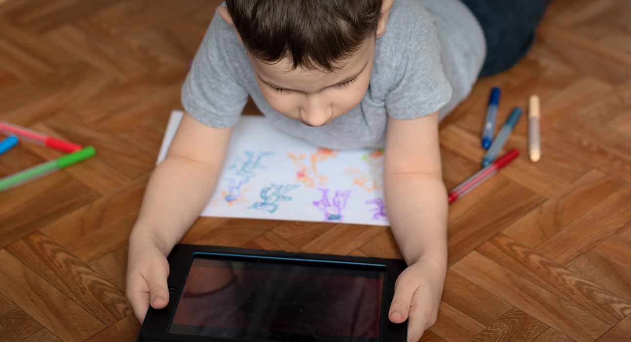 aiims-study-links-high-screen-time-to-autism-like-signs-by-age-3