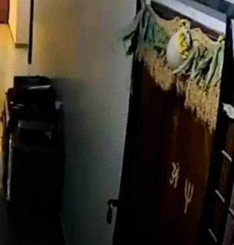 delivery-workers-emotional-cricket-bat-moment-goes-viral-online