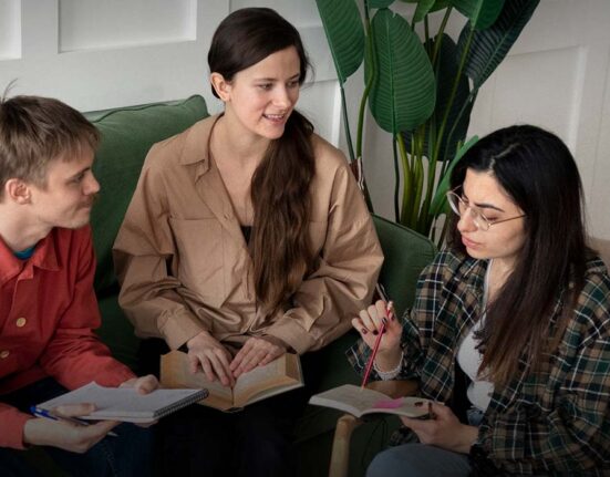 normalising-therapy-gen-z-leads-massive-shift-in-workplace-mental-health-culture