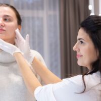 how-skin-health-affects-mental-health-a-dermatologists-perspective