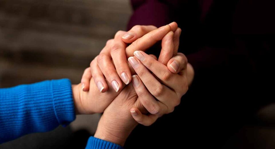 is-comforting-others-innate-or-learned-what-psychology-research-reveals