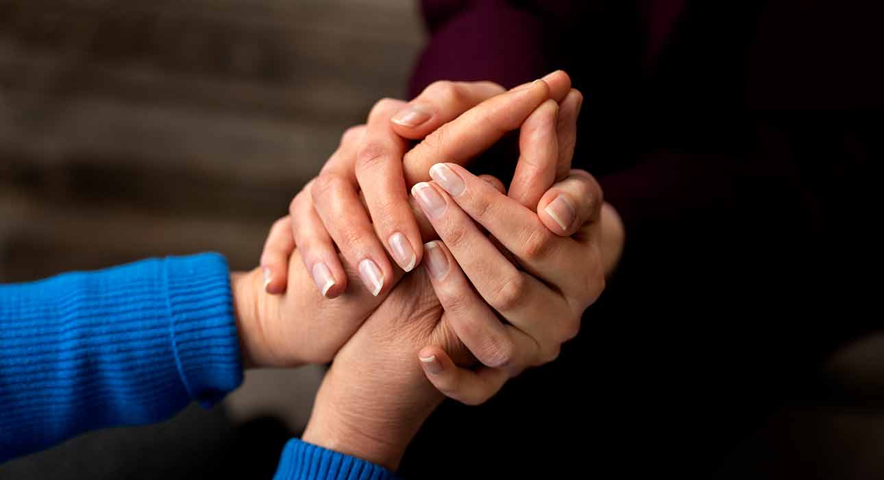 is-comforting-others-innate-or-learned-what-psychology-research-reveals