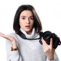 why-we-feel-the-need-to-document-every-moment-the-psychology-behind-constant-sharing