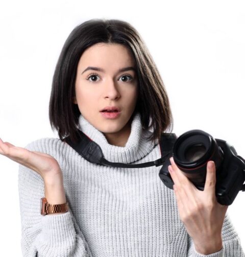 why-we-feel-the-need-to-document-every-moment-the-psychology-behind-constant-sharing