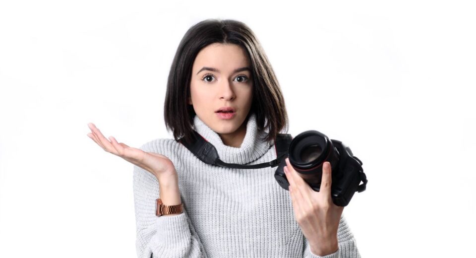 why-we-feel-the-need-to-document-every-moment-the-psychology-behind-constant-sharing