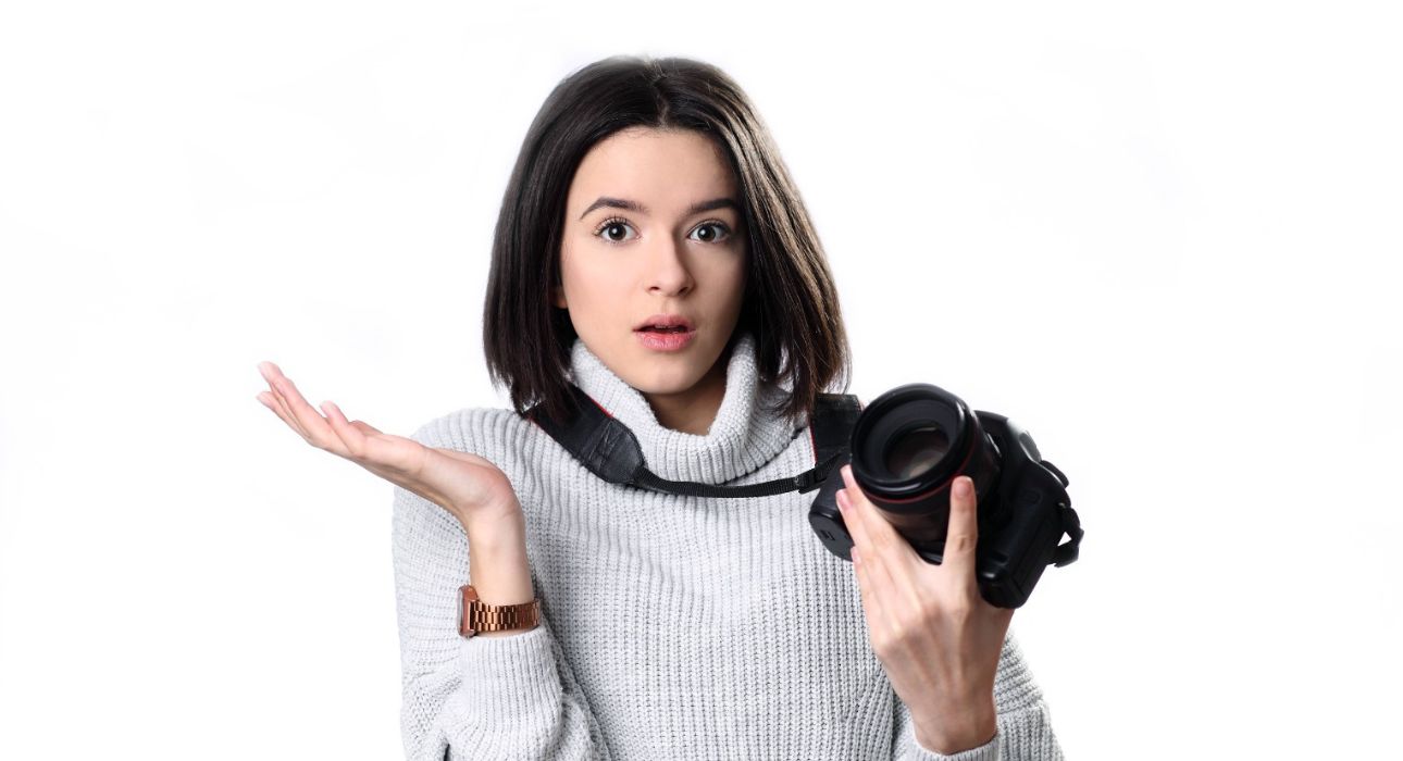 why-we-feel-the-need-to-document-every-moment-the-psychology-behind-constant-sharing