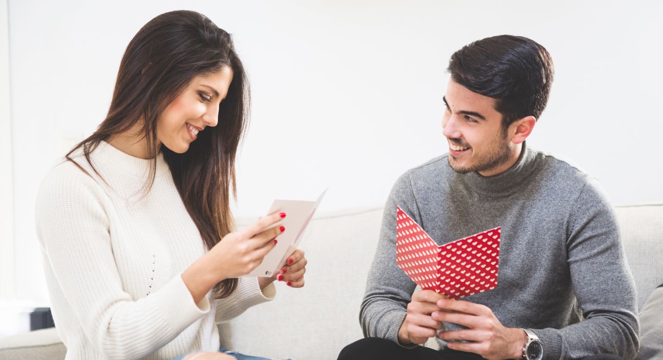 how-to-tell-if-someone-youre-dating-really-likes-you