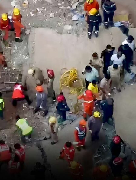 delhi-student-community-helps-building-collapse-victims
