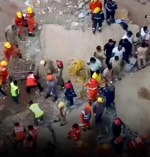 delhi-student-community-helps-building-collapse-victims