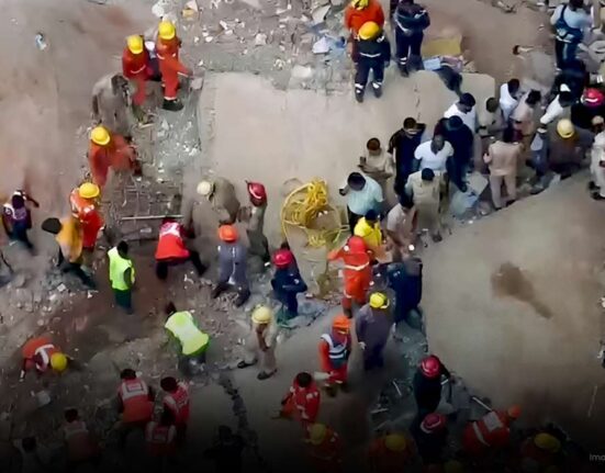 delhi-student-community-helps-building-collapse-victims